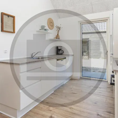 Lovely In With Jacuzzi Holiday home